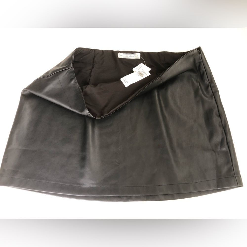 NWT! Abercrombie & Fitch Vegan Leather Mini SKIRT Size: XL